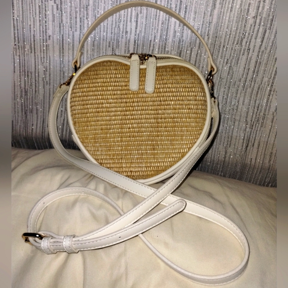 Heart-Shaped Woven Crossbody Bag NWOT - Picture 3 of 5
